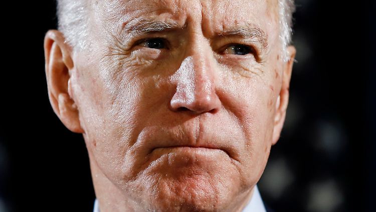 Joe Biden hat sein Haus seit Beginn der Corona-Pandemie kaum verlassen. Jetzt reiste er nach Texas, um die Angehörigen von George Floyd zu treffen.