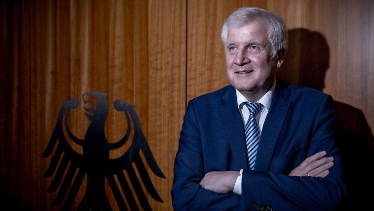 Seehofer hatte die AfD-Äußerungen als  staatszersetzend bezeichnet und dies über die offizielle Ministeriumsseite verbreitet.