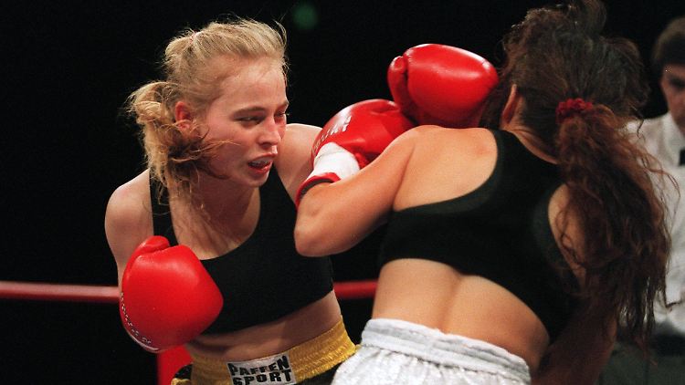 Gegen Kim Messer gewann Regina Halmich heute vor 25 Jahren ihren ersten WM-Titel.