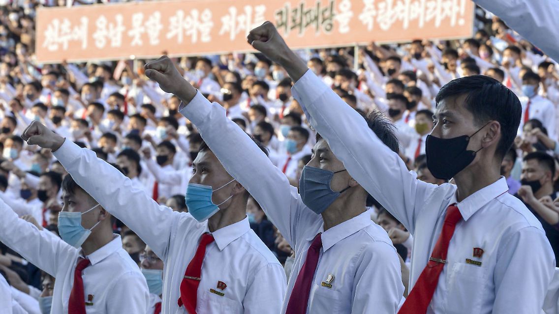 Nordkoreanische Studenten demonstrieren am Sonntag gegen Südkorea: Die UN befürchten eine Hungersnot in dem abgeschotteten Land.