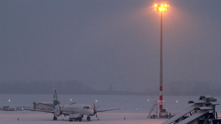 Ein Flugzeug in Budapest. Der Flughafen war für Stunden gesperrt.