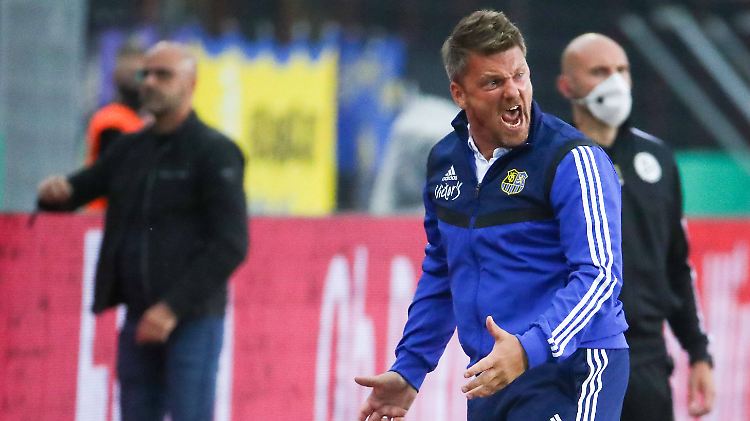 Der geplatzte Traum von der nächsten Pokal-Sensation setzte Lukas Kwasniok sichtbar zu.