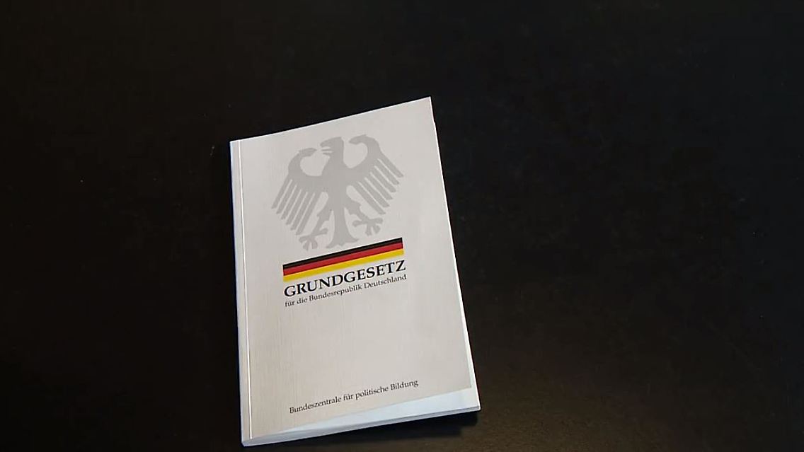 Grundgesetz Rassismus.JPG