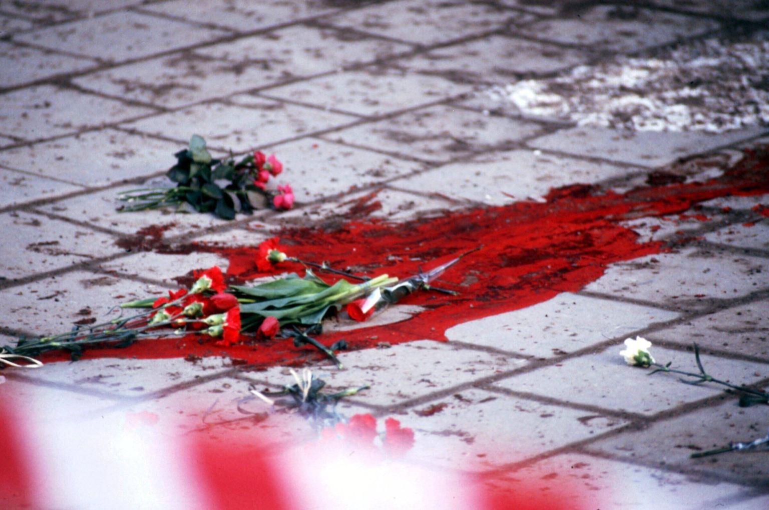 Es ist der wahrscheinlich größte Kriminalfall Schwedens - und eine offene Wunde des Landes: Am 28. Februar 1986 wird Ministerpräsident Olof Palme kurz vor Mitternacht auf offener Straße von hinten erschossen. Er ist gerade auf dem Rückweg von einem Stockholmer Kino.