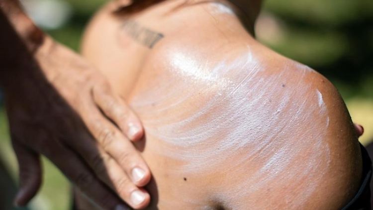 Wer auf der Suche nach der richtigen Sonnencreme ist, kommt an dem Begriff SPF nicht vorbei.