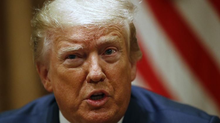 Trump schrieb in einem Tweet, ein 75 Jahre alter Demonstrant, der von Polizisten in Buffalo auf den Boden gestoßen und dabei am Kopf verletzt wurde, "könnte ein Antifa-Provokateur" sein.