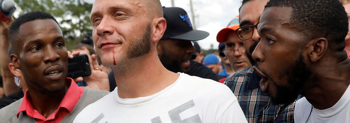 2017-10-21T183509Z_542104093_RC148675D100_RTRMADP_3_USA-PROTESTS-FLORIDA.JPG