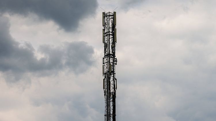In Deutschland stehen derzeit etwa 80.000 Mobilfunkmasten - viele von ihnen sind schon weitgehend auf 5G vorbereitet. 