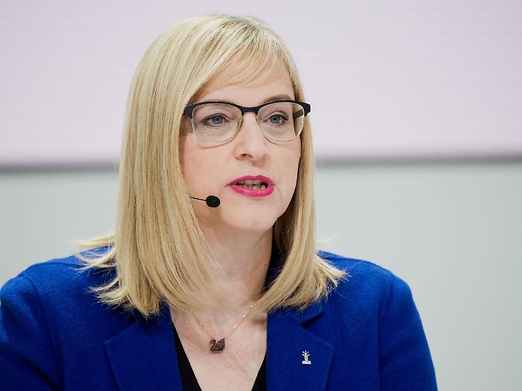 VW-Vorstandsmitglied Hiltrud Werner will keine personellen Konsequenzen ziehen - niemand habe vorsätzlich und wissentlich gehandelt, sagte sie.