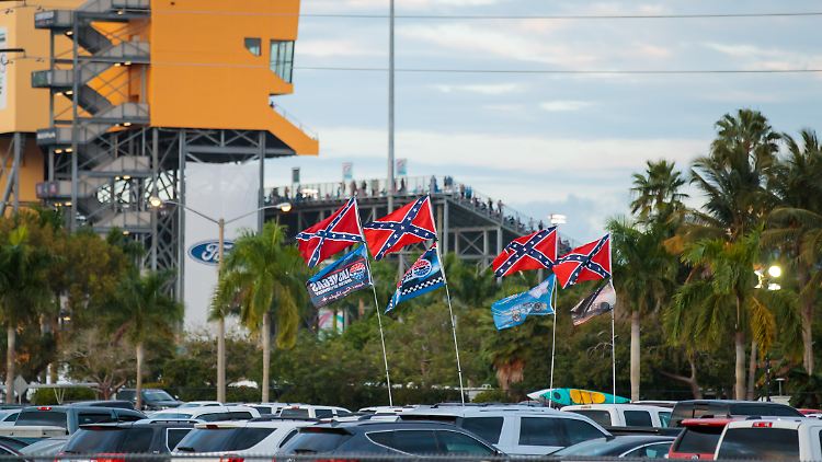 Konföderierten-Flaggen bei einem Nascar-Rennen in Florida 2018.