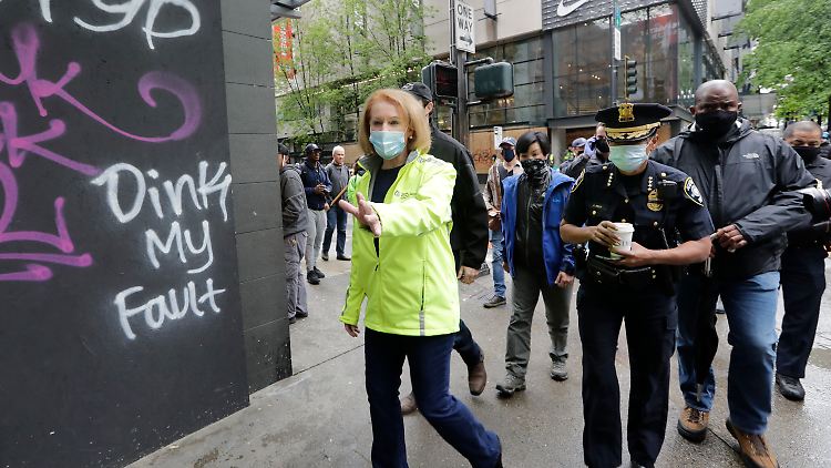 Die Bürgermeisterin von Seattle, Jenny Durkan, Ende Mai nach einer Protestkundgebung wegen des Todes von George Floyd.