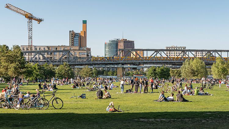 Abstand halten ist laut Braun weiterhin elementar wichtig.