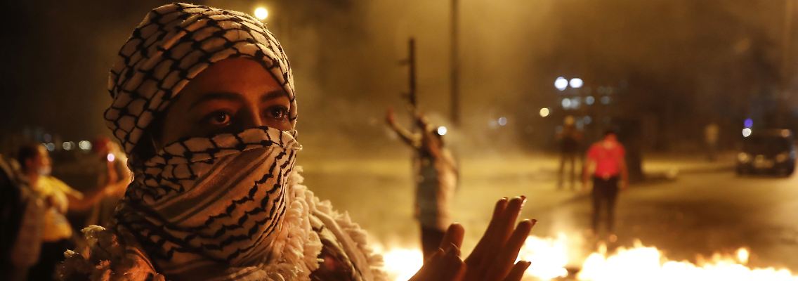 In den vergangenen Monaten hatte es im Libanon immer wieder Demonstrationen gegen Misswirtschaft und Korruption gegeben. Das Land steckt in seiner schlimmsten Wirtschaftskrise seit dem Bürgerkrieg von 1975-1990.