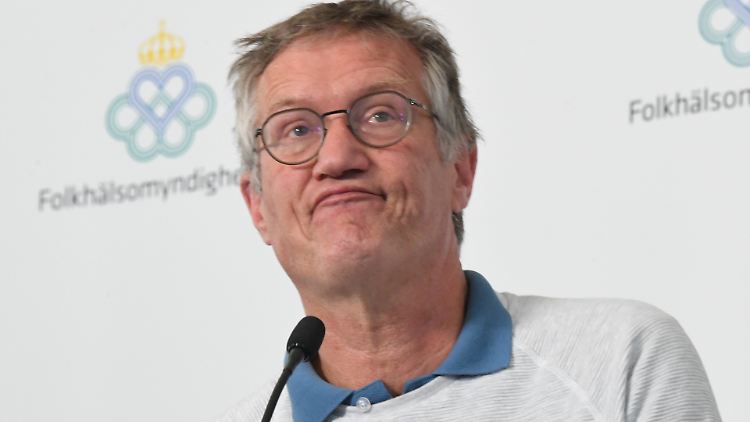 Schwedens Chef-Virologe Anders Tegnell räumt Fehler ein, hält aber an seinem Kurs fest.