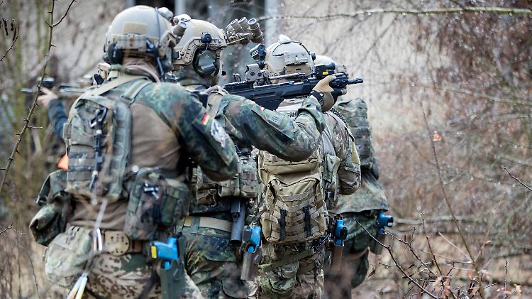 Vor einigen Wochen war ein KSK-Soldat festgenommen worden, der ein Waffenlager angelegt und rechtsextreme Symbole gezeigt haben soll.