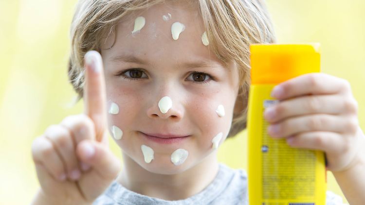 Acht der getesteten Kindersonnenschutzmittel wurden mit "sehr gut" bewertet.
