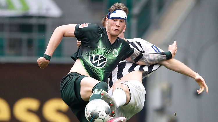Weghorst trifft mit Turban, muss aber trotzdem eine 2:0-Führung gegen Freiburg aus der Hand geben.