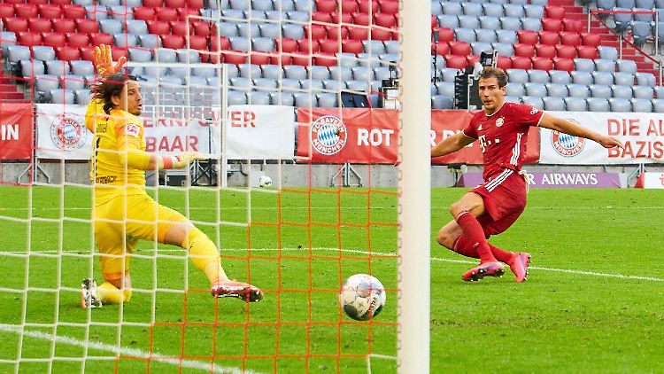 Da ist es passiert: Leon Goretzka trifft vier Minuten vor dem Ende zum Siegtreffer.