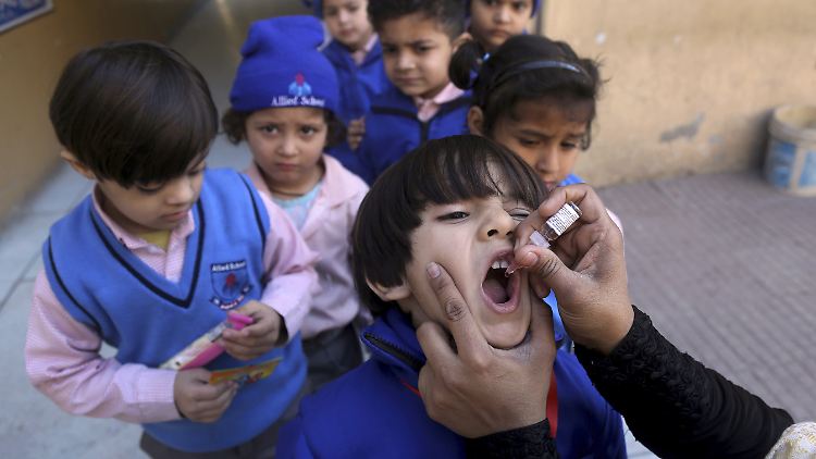 Die FDA schlägt eine Untersuchung des Polio-Stoffes vor.