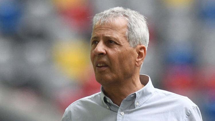 Lucien Favre ist auch in der kommenden Saison Trainer von Borussia Dortmund.