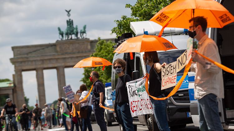 Auch, aber nicht nur in Berlin fanden sich die Menschen zusammen, um gegen Rassismus zu demonstrieren.
