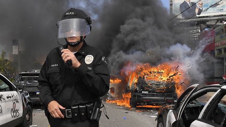 "Hören Sie auf, uns wie Tiere zu behandeln, und fangen Sie an, uns etwas Respekt zu erweisen", forderte O'Meara -Leiter der Wohltätigkeitsvereinigung der Polizei verärgert. (Symbolbild)