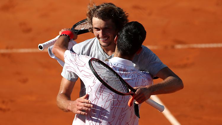 Alexander Zverev und Novak Djokovic nahmen es mit gängigen Abstandsregeln nicht so genau.