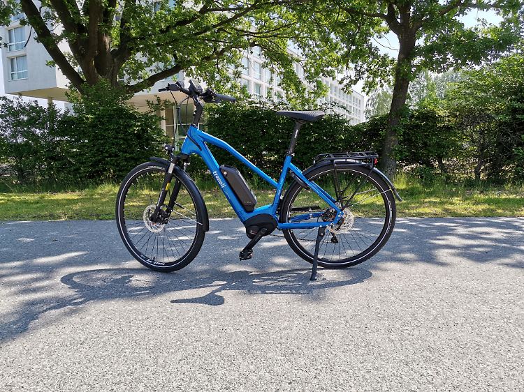 Während andere E-Bike-Hersteller den Akku im Rahmen verstecken, geht Trenoli beim Brenta Sportivo T sehr offensiv damit um.