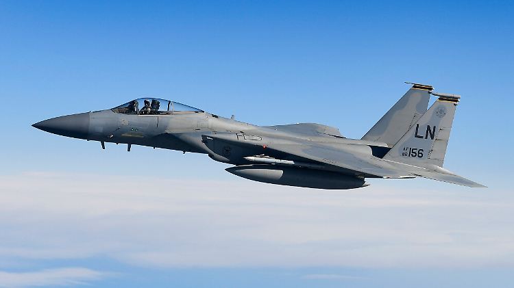 Bei dem verunglückten Flugzeug handelt es sich um einen Kampfjet des Typs F-15C.