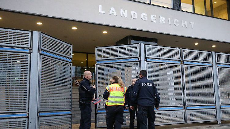 Aus Platz- und Sicherheitsgründen findet der Prozess zum Halle-Attentat am Landgericht Magdeburg statt.
