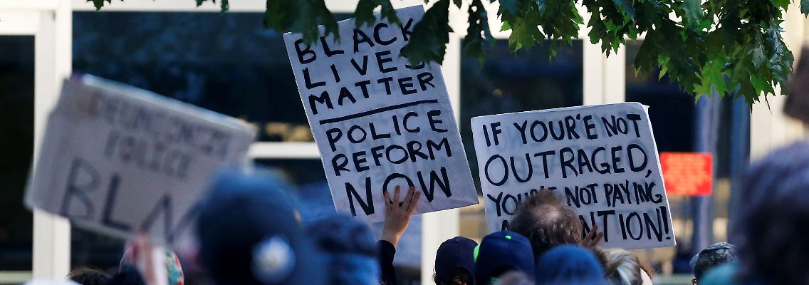 2020-06-17T052304Z_1248368798_RC2TAH9MEGXT_RTRMADP_3_MINNEAPOLIS-POLICE-PROTESTS-SEATTLE.JPG