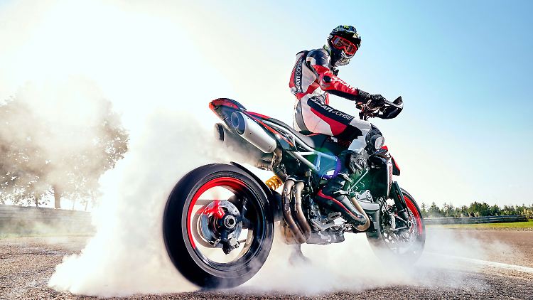 Die Hypermotard-Reihe kam schon immer aus der Spaßabteilung von Ducati. Jetzt füllt die 950 RVE noch eine Lücke.