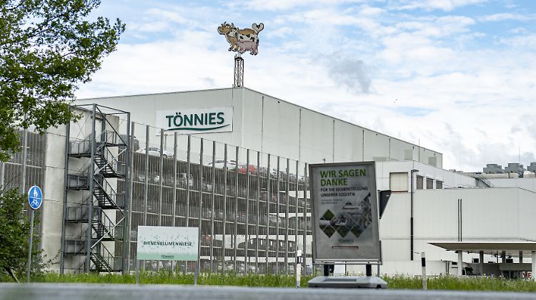 Im Schlachthof und Fleisch-Zerlegebetrieb Tönnies wurden bislang 400 Mitarbeiter positiv auf das Virus getestet.