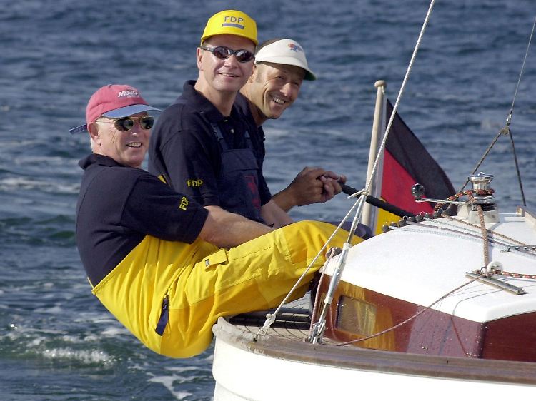 Westerwelle im August 2001 beim Segeln - das war die Zeit der "Strategie 18".