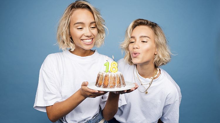 Endlich volljährig! Lisa und Lena.