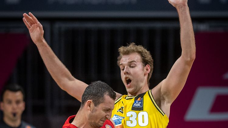 Bayerns Basketballer führen gegen Ludwigsburg zur Halbzeit. Am Ende reicht es aber nicht zum Sieg im Viertelfinal-Hinspiel des Meisterschafts-Finalturniers.