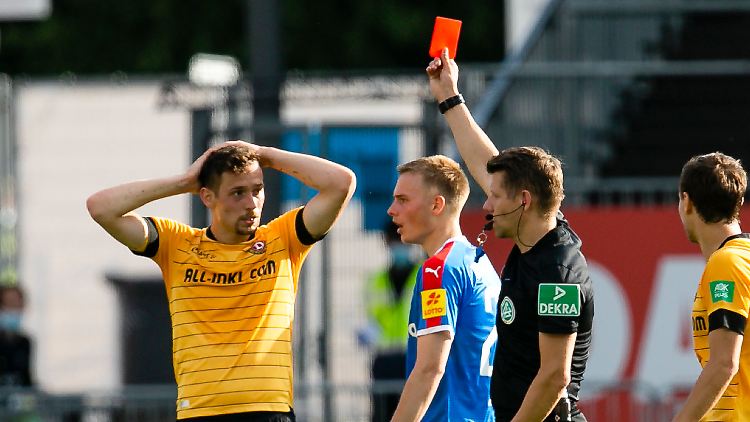 Nach dem Platzverweis gegen Jannik Müller spielte Dresden mehr als 50 Minuten in Unterzahl.