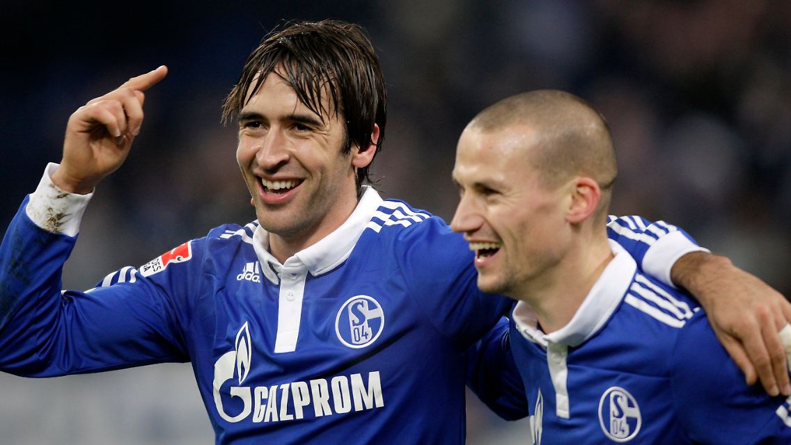 Et läuft: Raul feiert mit dem Kollegen Peer Kluge.