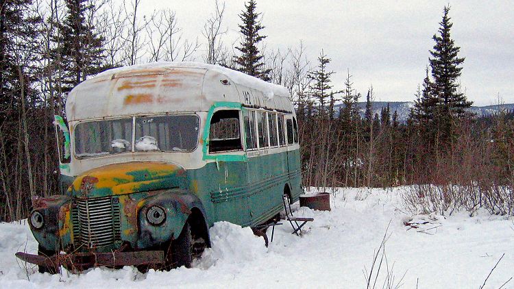 Der legendäre Bus des Aussteigers Christopher McCandless zog zahlreiche Bewunderer an.