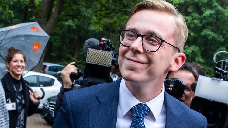 Philipp Amthor sollte sein Bundestagsmandat zumindest für die Dauer der Ermittlungen ruhen lassen.