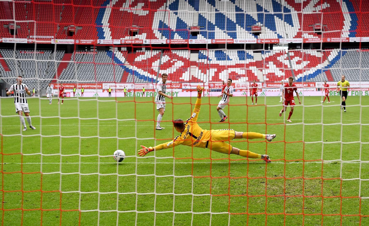 FC Bayern München - SC Freiburg 3:1 (3:1)