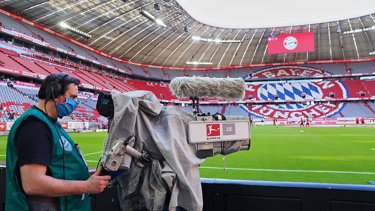 Die Fußball-Bundesliga wird weiterhin wohl bei Sky und Dazn übertragen.