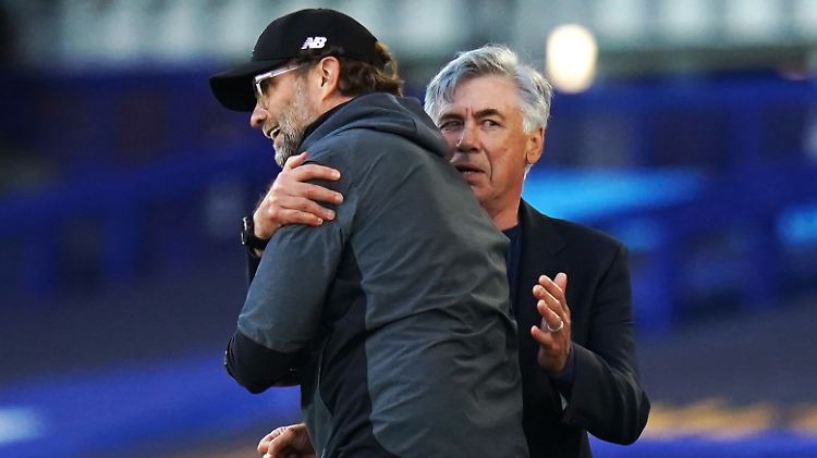 Zwei Champions-League-Gewinner unter sich: Liverpool-Teammanager Klopp und Evertons Ancelotti.