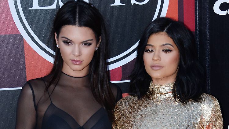 Mitglieder des Kardashian-Clans - und Unternehmerinnen: Kendall (l.) und Kylie Jenner.