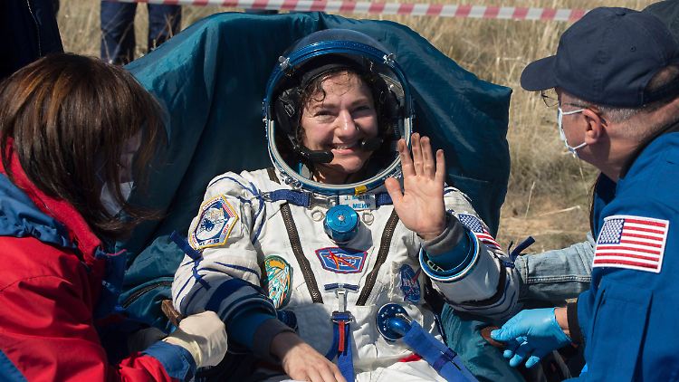 Jessica Meir nach ihrer Ankunft in Kasachstan.