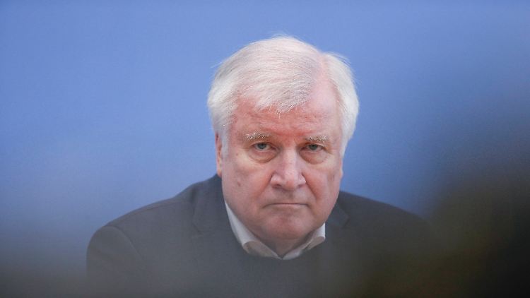 Löste durch seine angekündigte Klage eine Debatte aus: Innenminister Horst Seehofer.