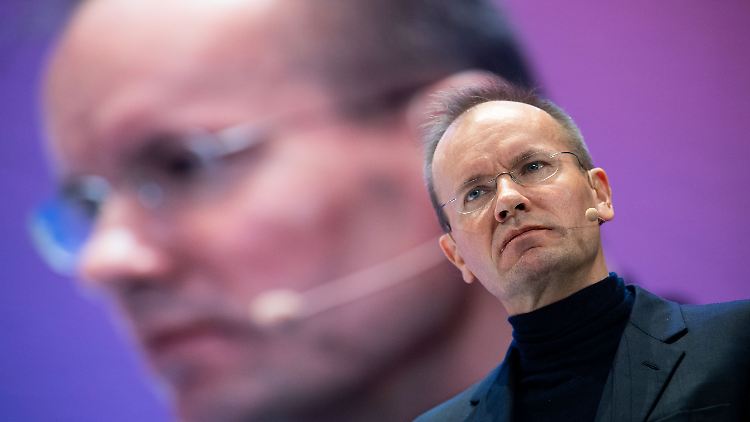 Braun, der gleichzeitig größter Einzelaktionär von Wirecard ist, hatte am Freitag seinen Hut als Vorstandschef nehmen müssen.