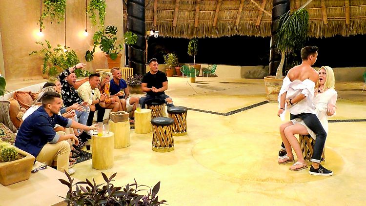 Im "Paradise Hotel" zeigt so manch einer, was er hat.