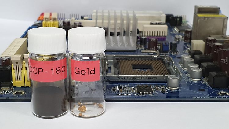 Poröses Porphyrin-Polymer (COP-180) kann Gold aus einer Computer-Leiterplatte extrahieren und reine Goldnuggets herstellen.