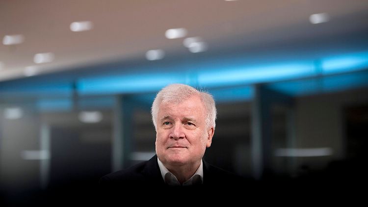 Wirkt zur Zeit ein wenig unglücklich: Innenminister Seehofer.